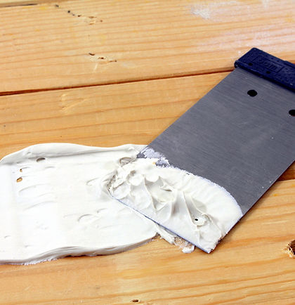 Spatola con stucco